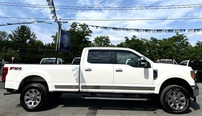 2017 Ford F-250 Lariat  Crew Cab Lariat 4X4 - Photo 4 - Finksburg, MD 21048