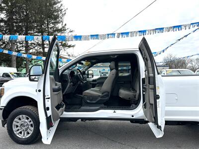 2019 Ford F-350 XLT  Ext Cab XLT 4X4 - Photo 14 - Finksburg, MD 21048