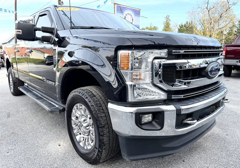 2022 Ford F-250 XLT  Crew Cab XLT 4X4 - Photo 1 - Finksburg, MD 21048