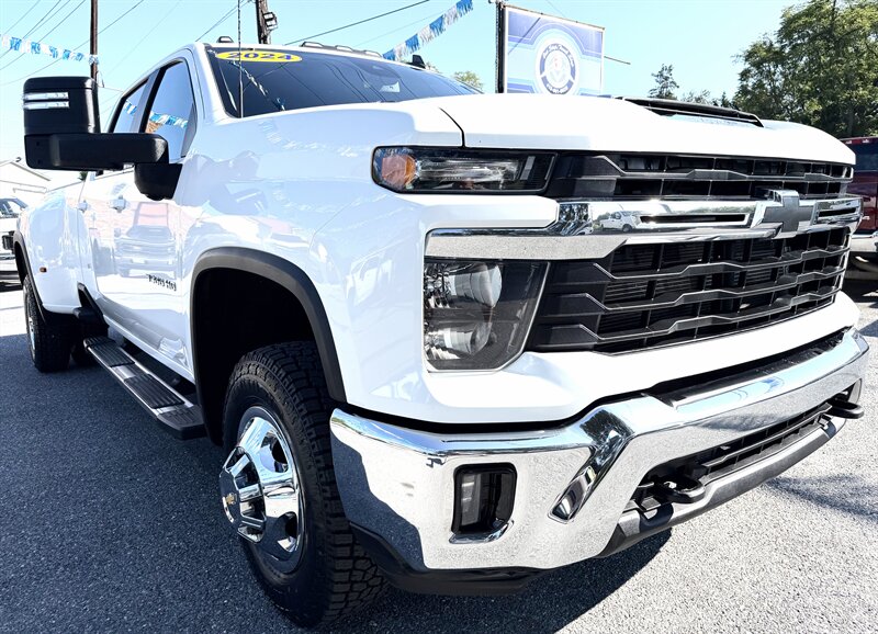 2024 Chevrolet Silverado 3500  Crew Cab Lt 4X4 DRW - Photo 1 - Finksburg, MD 21048