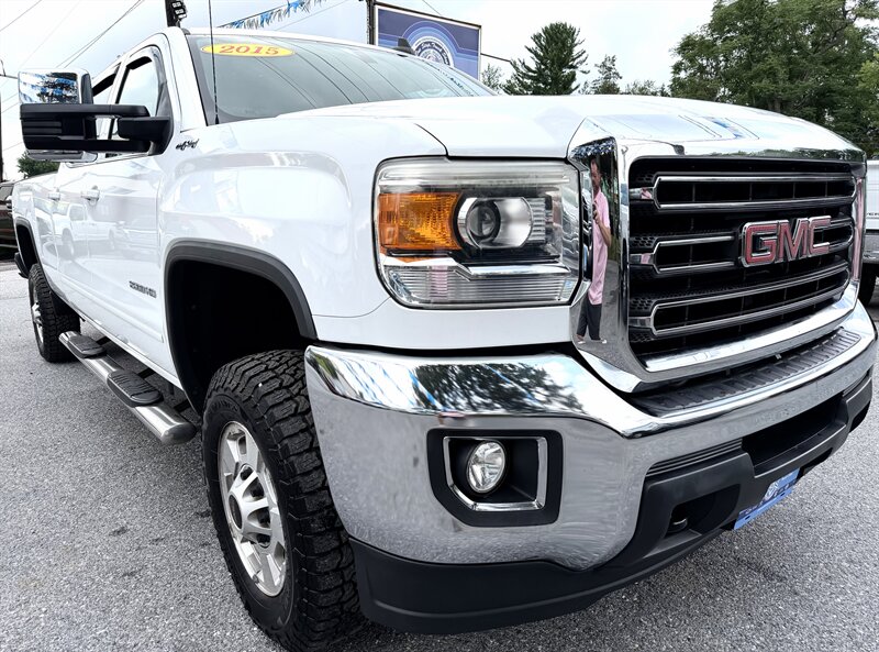 2015 GMC Sierra 2500  Crew Cab SLE 4X4 - Photo 1 - Finksburg, MD 21048