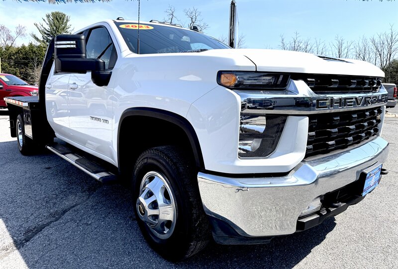 2023 Chevrolet Silverado 3500  Crew Cab LT FLAT BED 4X4 DRW - Photo 1 - Finksburg, MD 21048