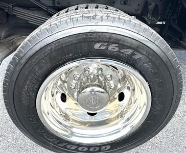 2017 RAM 5500  Crew Cab Flat Bed Tradesman 4x4 DRW - Photo 24 - Finksburg, MD 21048