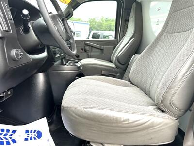 2016 Chevrolet Express  3500 BOX TRUCK 10 FT - Photo 14 - Finksburg, MD 21048