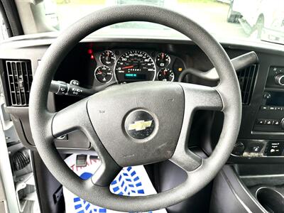 2016 Chevrolet Express  3500 BOX TRUCK 10 FT - Photo 12 - Finksburg, MD 21048