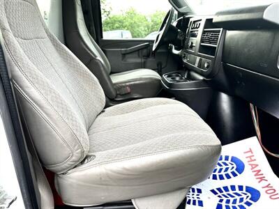 2016 Chevrolet Express 3500 BOX TRUCK 10 FT - Photo 16 - Finksburg, MD 21048