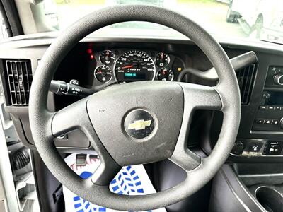 2016 Chevrolet Express 3500 BOX TRUCK 10 FT - Photo 12 - Finksburg, MD 21048