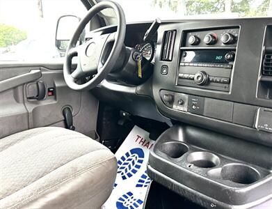 2016 Chevrolet Express 3500 BOX TRUCK 10 FT - Photo 11 - Finksburg, MD 21048
