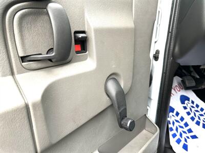 2016 Chevrolet Express  3500 BOX TRUCK 10 FT - Photo 17 - Finksburg, MD 21048
