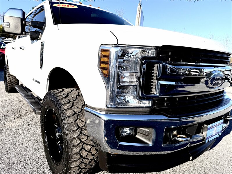 2019 Ford F-350  Crew Cab XLT 4X4 - Photo 1 - Finksburg, MD 21048