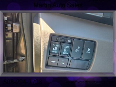 2013 Honda Odyssey Touring   - Photo 13 - North Easton, MA 02356