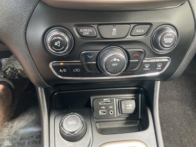 2017 Jeep Cherokee   - Photo 11 - North Easton, MA 02356