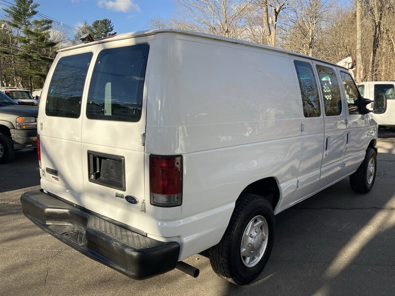 2011 Ford E-250 photo 3