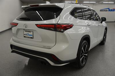 2022 Toyota Highlander XSE   - Photo 10 - Mesa, AZ 85202