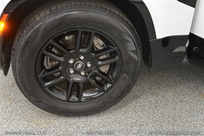 2023 Land Rover Defender 130 S   - Photo 43 - Mesa, AZ 85202