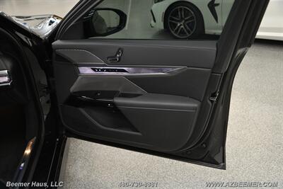 2025 BMW 7 Series 750e xDrive   - Photo 42 - Mesa, AZ 85202