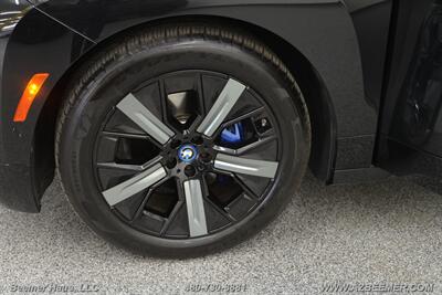 2022 BMW iX xDrive50   - Photo 44 - Mesa, AZ 85202