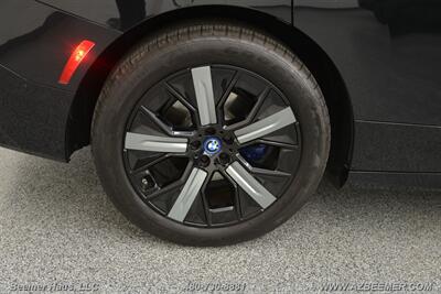 2022 BMW iX xDrive50   - Photo 42 - Mesa, AZ 85202
