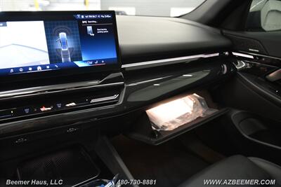 2024 BMW 5 Series 530i   - Photo 35 - Mesa, AZ 85202