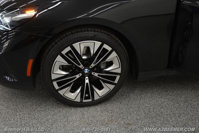 2024 BMW 5 Series 530i   - Photo 46 - Mesa, AZ 85202