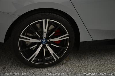 2025 BMW 5 Series 550e xDrive   - Photo 43 - Mesa, AZ 85202