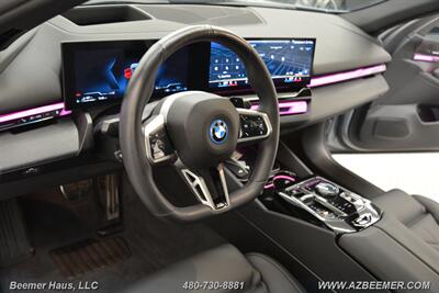 2025 BMW 5 Series 550e xDrive   - Photo 13 - Mesa, AZ 85202