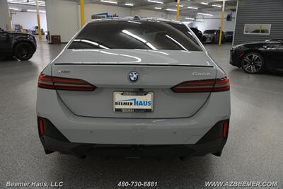2025 BMW 5 Series 550e xDrive   - Photo 10 - Mesa, AZ 85202