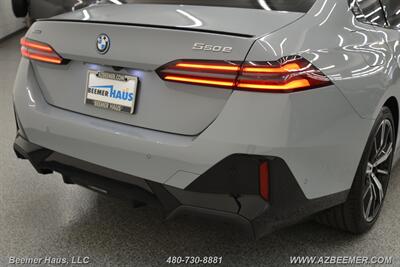 2025 BMW 5 Series 550e xDrive   - Photo 42 - Mesa, AZ 85202