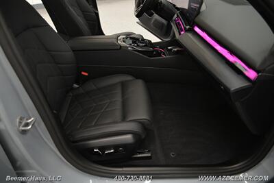 2025 BMW 5 Series 550e xDrive   - Photo 18 - Mesa, AZ 85202