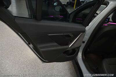 2025 BMW 5 Series 550e xDrive   - Photo 38 - Mesa, AZ 85202