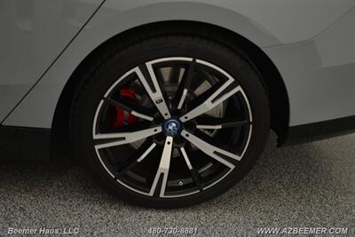 2025 BMW 5 Series 550e xDrive   - Photo 46 - Mesa, AZ 85202