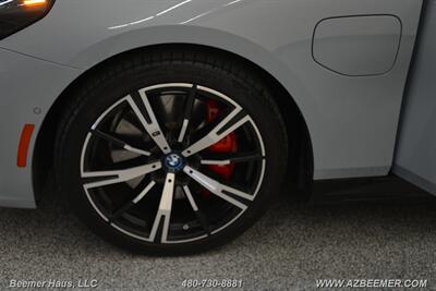 2025 BMW 5 Series 550e xDrive   - Photo 45 - Mesa, AZ 85202