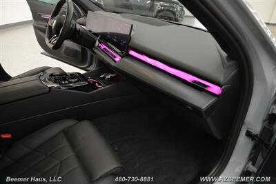 2025 BMW 5 Series 550e xDrive   - Photo 19 - Mesa, AZ 85202
