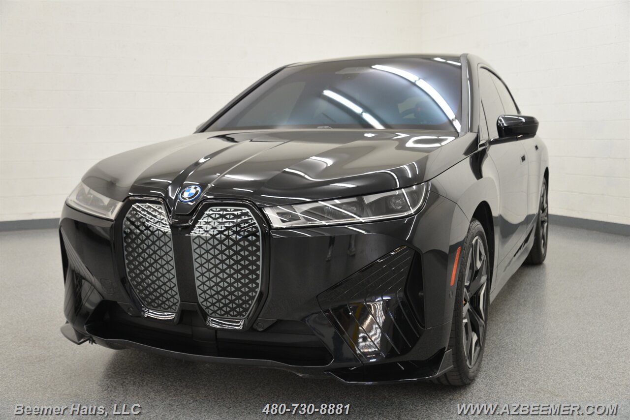2025 BMW iX M60   - Photo 1 - Mesa, AZ 85202