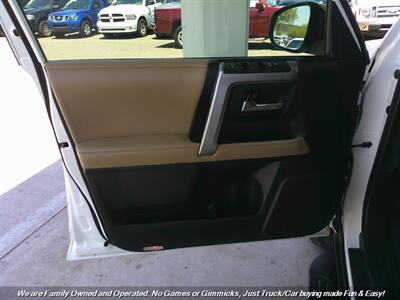2018 Toyota 4Runner SR5 Premium   - Photo 11 - Mesa, AZ 85202