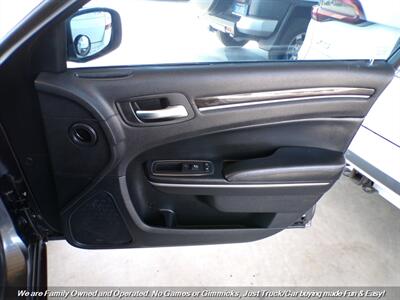 2015 Chrysler 300 Series Limited - Photo 31 - Mesa, AZ 85202