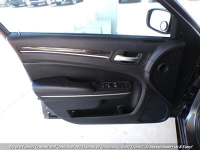 2015 Chrysler 300 Series Limited - Photo 12 - Mesa, AZ 85202
