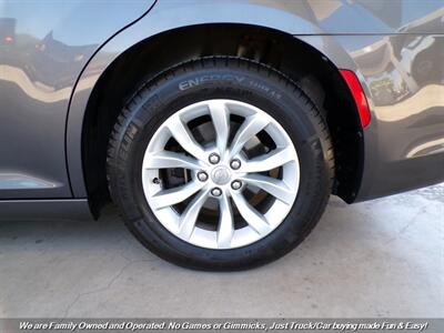 2015 Chrysler 300 Series Limited - Photo 49 - Mesa, AZ 85202