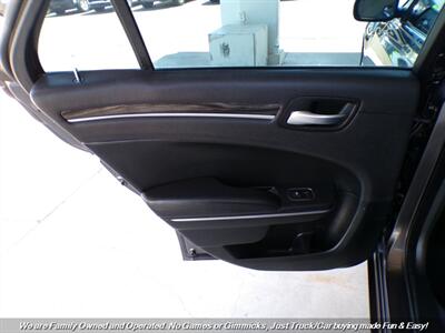 2015 Chrysler 300 Series Limited - Photo 18 - Mesa, AZ 85202