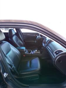 2015 Chrysler 300 Series Limited - Photo 28 - Mesa, AZ 85202