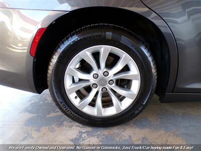 2015 Chrysler 300 Series Limited - Photo 51 - Mesa, AZ 85202
