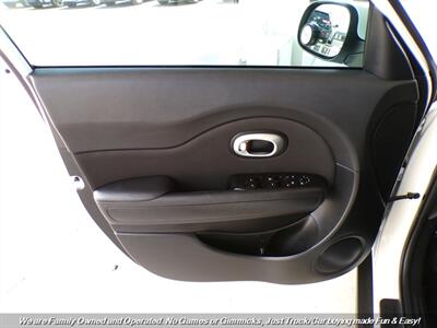 2015 Kia Soul   - Photo 11 - Mesa, AZ 85202