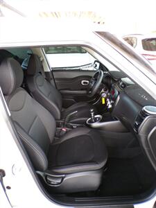 2015 Kia Soul   - Photo 26 - Mesa, AZ 85202