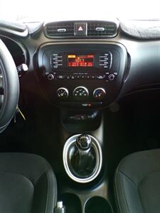2015 Kia Soul   - Photo 32 - Mesa, AZ 85202