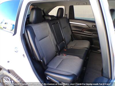 2017 Toyota Highlander LE   - Photo 24 - Mesa, AZ 85202
