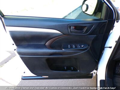 2017 Toyota Highlander LE   - Photo 12 - Mesa, AZ 85202