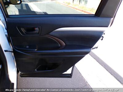2017 Toyota Highlander LE   - Photo 27 - Mesa, AZ 85202