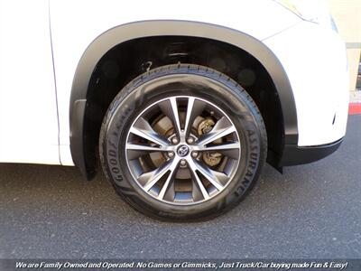 2017 Toyota Highlander LE   - Photo 43 - Mesa, AZ 85202