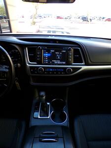 2017 Toyota Highlander LE   - Photo 35 - Mesa, AZ 85202