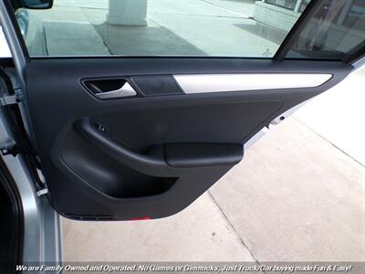2015 Volkswagen Jetta SE   - Photo 24 - Mesa, AZ 85202